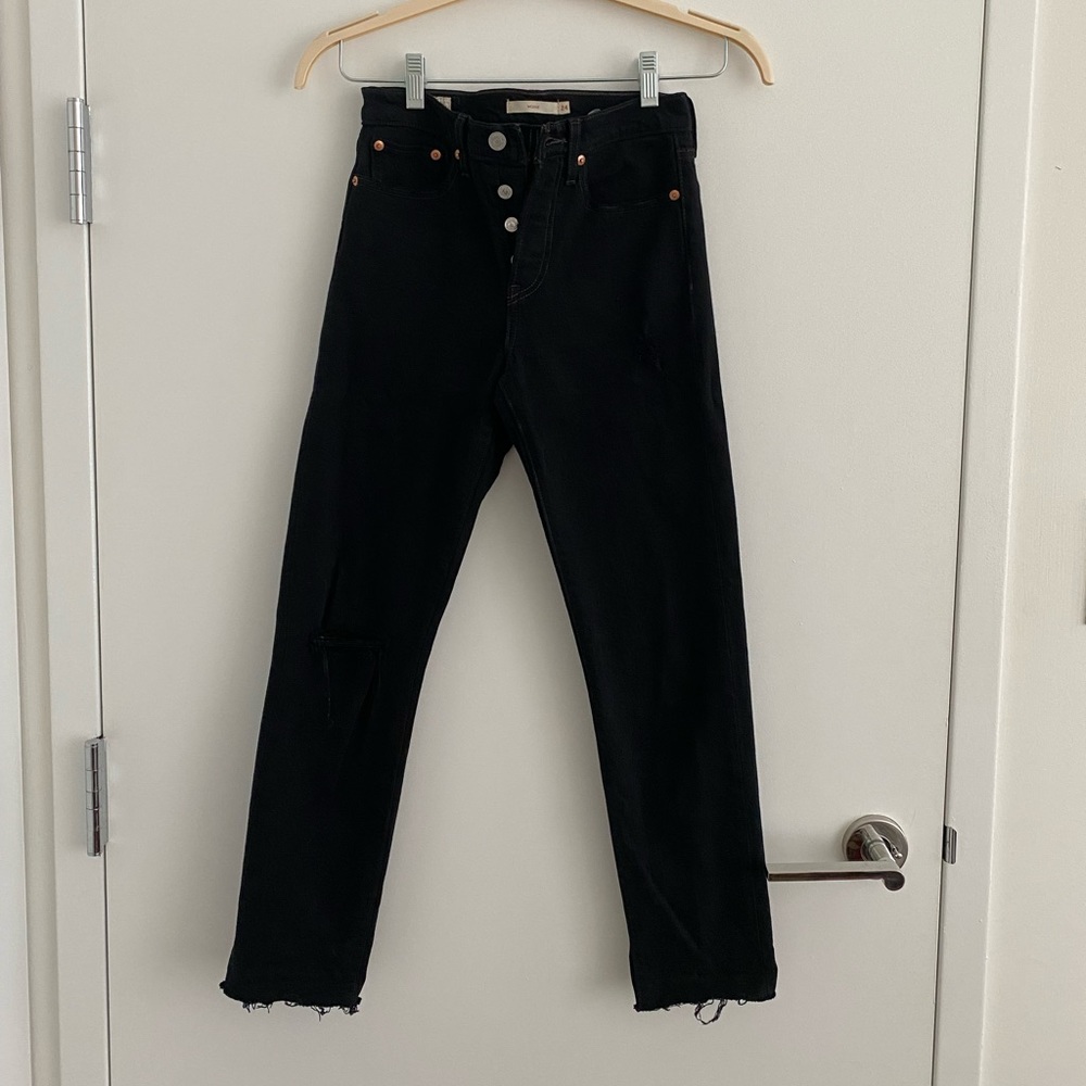 Levi’s Wedgie Fit Jeans in Black. Size 24.